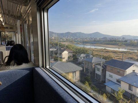 JR奈良線窗外的宇治方向