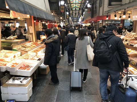 黑門市場年末海鮮攤與採買人潮
