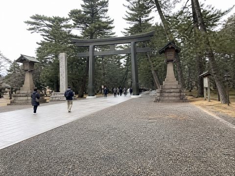 出雲大社正門前的松林參道