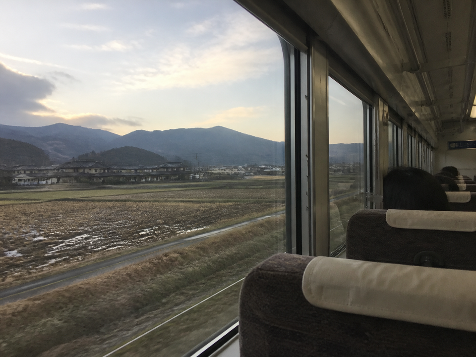京都丹後鐵道車窗外的丹後山海