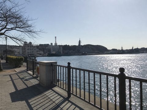 汐入海邊公園與停泊艦船