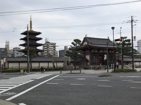 四天王寺與周圍道路、住宅及現代建物