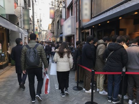 難波街區照常的人潮與餐廳排隊