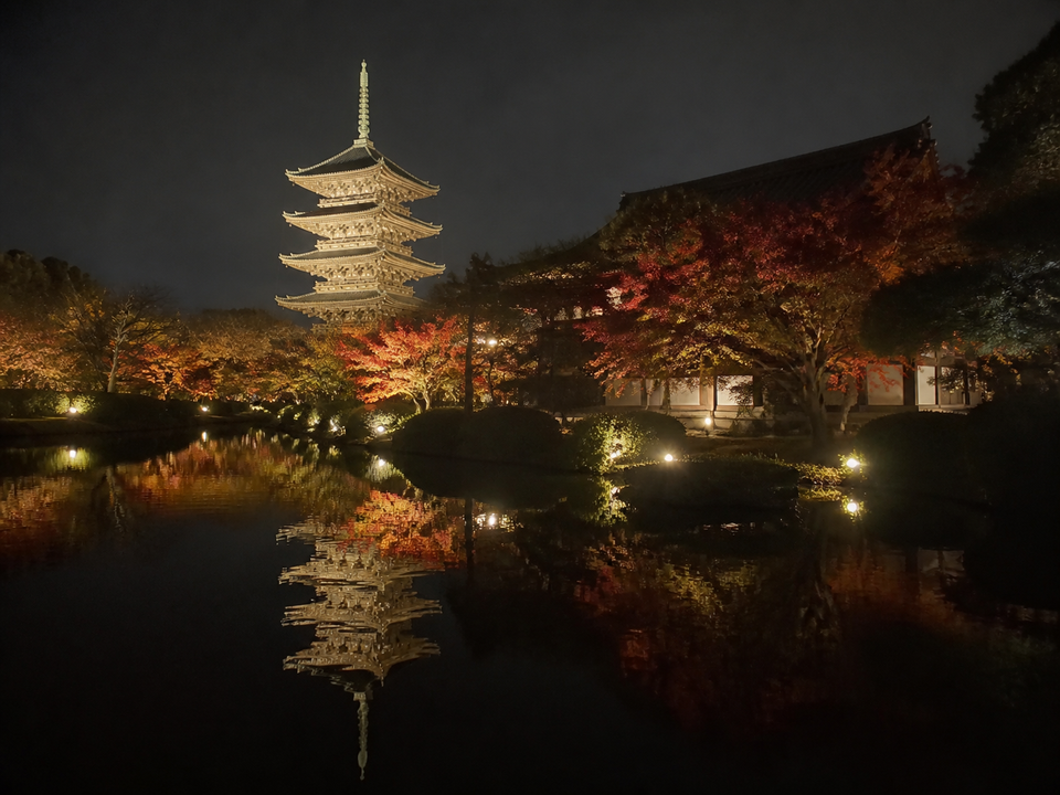 東寺五重塔夜間倒影