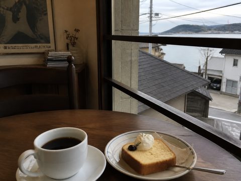 尾道咖啡館的海景窗邊