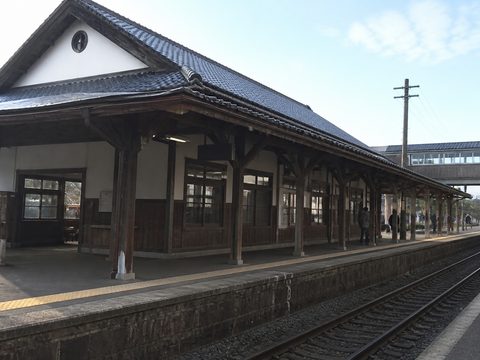 舊大社駅的木造站舍與空月台