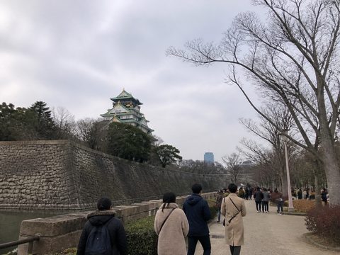 大阪城公園外圍的冬日人流
