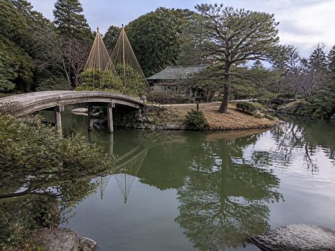 縮景園的池水與橋