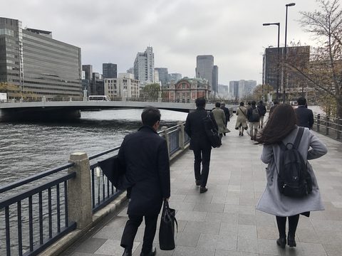 中之島河岸與上班族